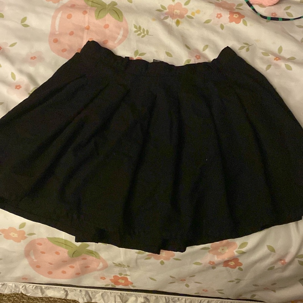 Black above-the-knee Hot Topic skirt
